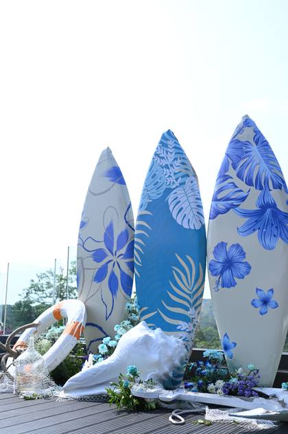 Photo-op and Floral detail — Pool Party decor — JW Marriott